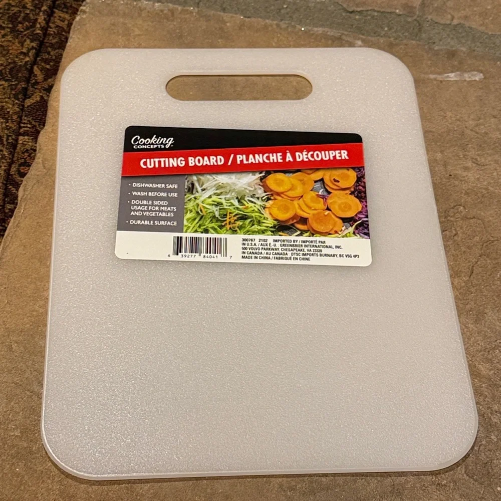 NWT Lemon Cutting Board with Knife, and Two Lemon Towel Bundle